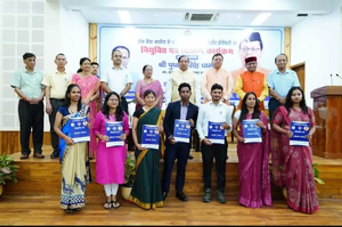 हमने सख्त नकल विरोधी कानून लाकर नकल माफिया को पूरी तरह किया समाप्त : सीएम धामी हमने सख्त नकल विरोधी कानून लाकर नकल माफिया को पूरी तरह किया समाप्त : सीएम धामी